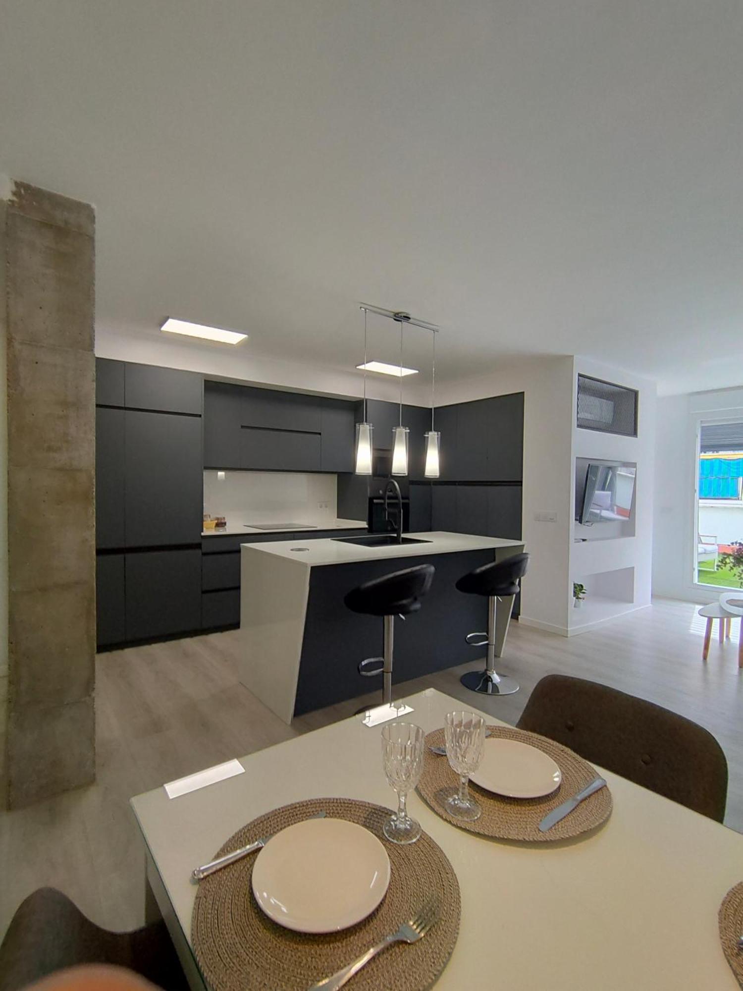 Casa Mallen, Con Amplia Terraza, En El Barrio De Nervion Sevilha Exterior foto